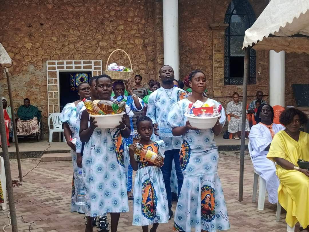 Fête des natifs d'août 2024, 18 août au sanctuaire Saint Joseph de Memni. Messe présidée par le Père Barthélémy Kouamé. Dans la faveur et la joie, les natifs ont fait leur consécration à saint Joseph et apporter leur contribution pour les travaux de l'auberge à Saint Joseph